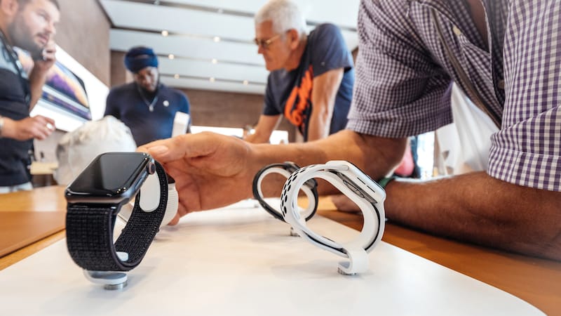 What to Consider When Buying an Apple Watch for Seniors